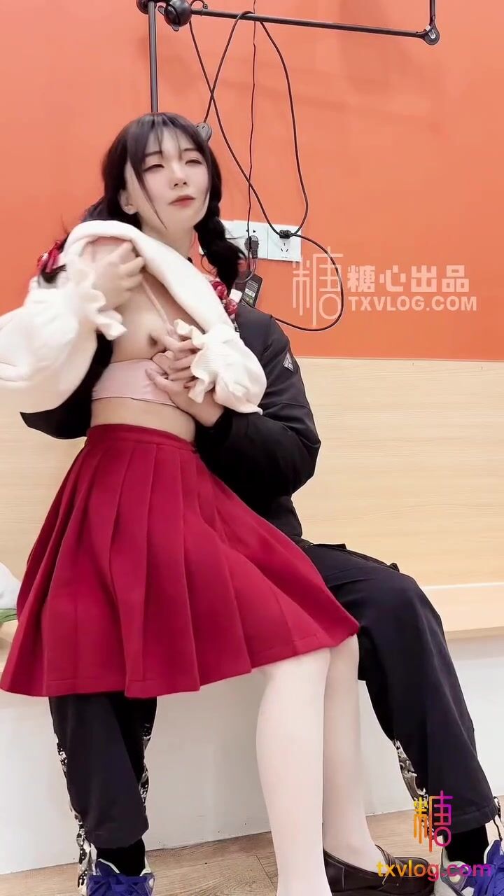 最新可爱系极品网红美少女▌小余▌剧情意外发现妹妹的跳蛋 攻上取下瞬间湿滑瘫软 爆艹娇女超爽快感直翻白眼