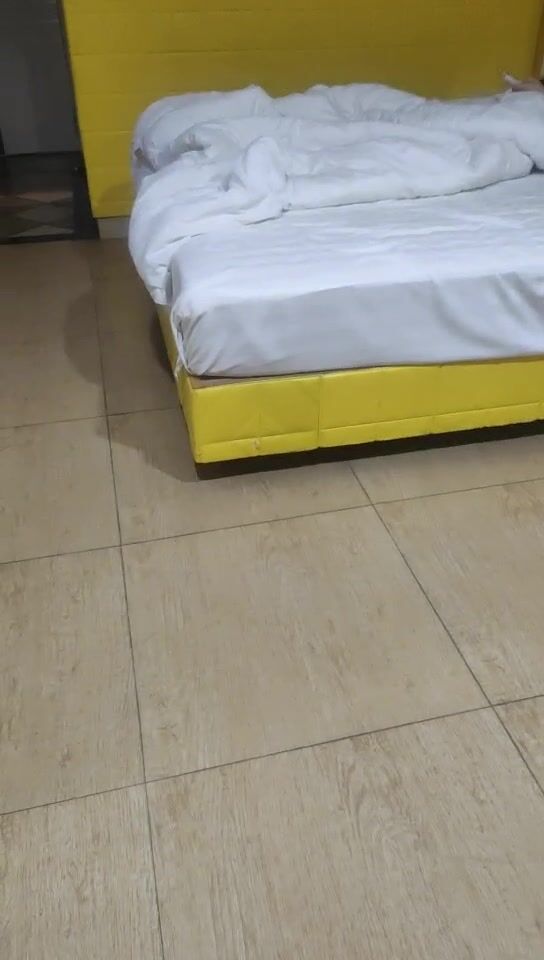 2022.2.7，【爱情故事】，最佳泡良实战教程，网恋奔现，极品20岁少女，第二炮，加藤鹰之手抠高潮，休息后插嫩逼