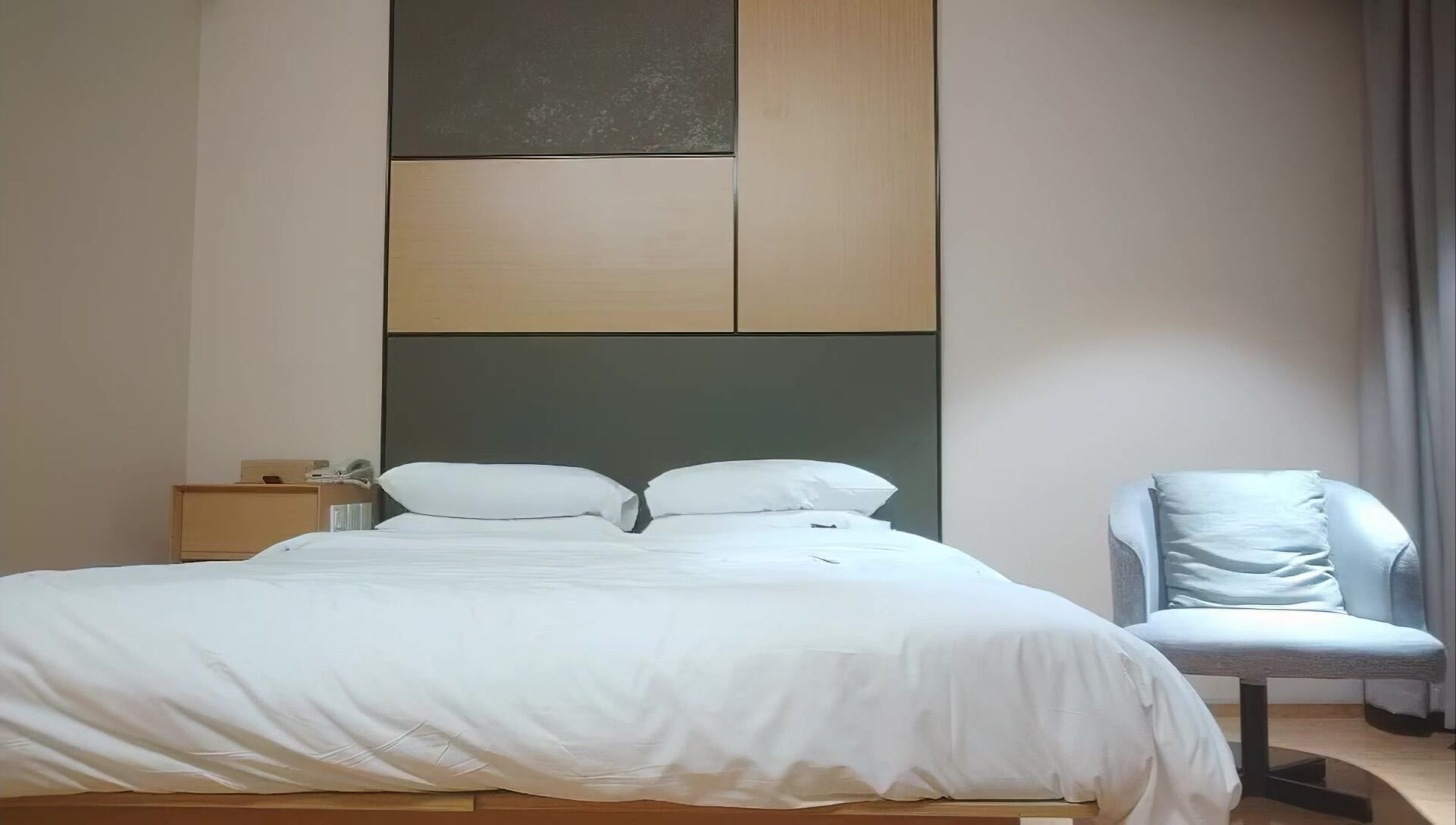 【开发探索】紧接第二场依旧顶级美女 ，包臀裙肉丝这妹子好骚 ，手指猛扣骚穴 ，穿着高筒靴操，多种姿势爆操1080P横版