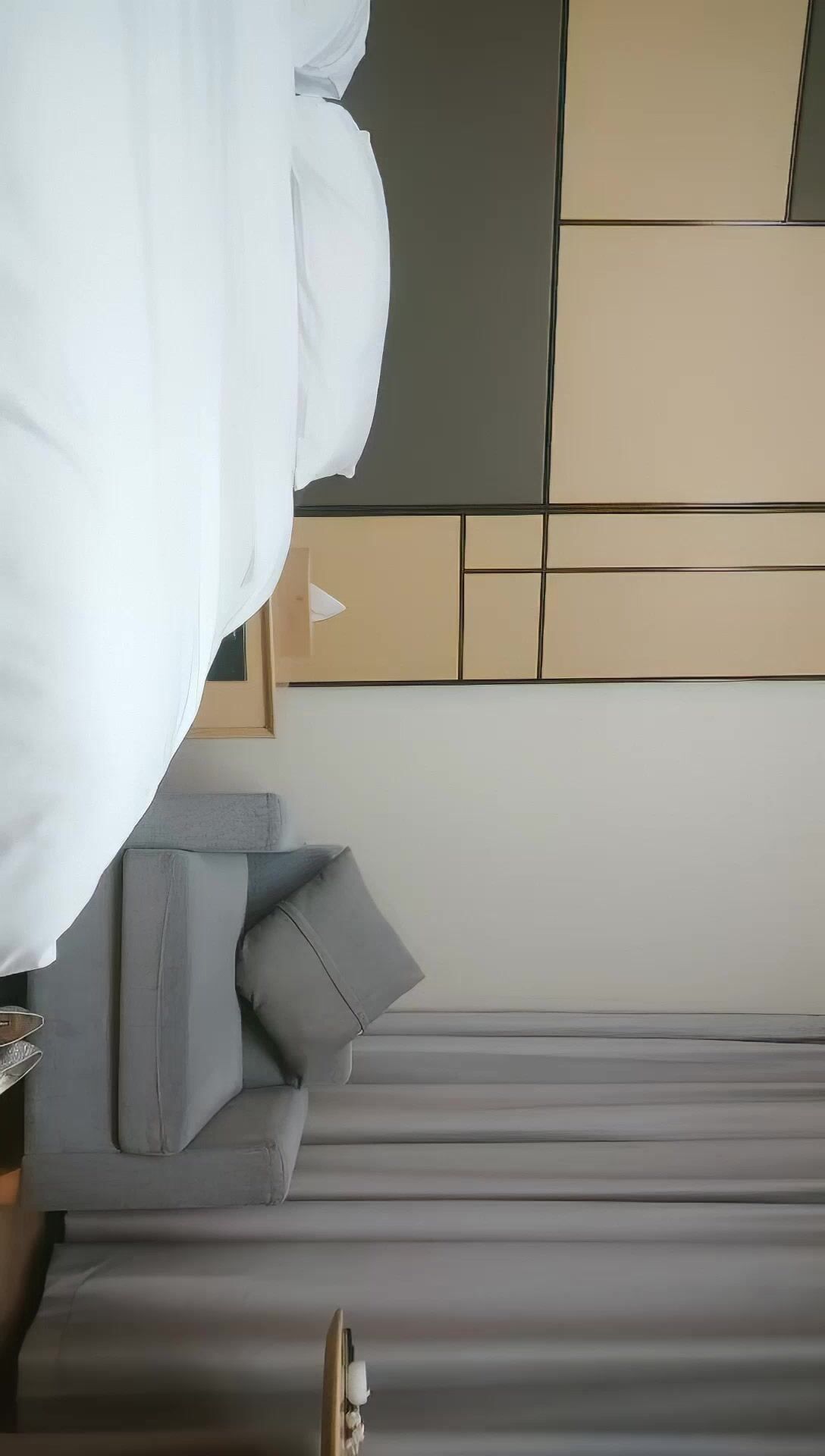 【AI高清2K修复】2021.11.1【干净利落】175cm，23岁极品车模，街拍女神的私密兼职，性爱百科书