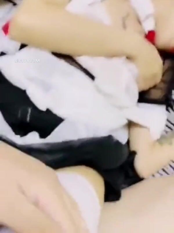 操高颜值美眉 妹子很害羞 长筒白丝袜 女仆情服装 逼毛性感 鲍鱼粉嫩 无套抽插