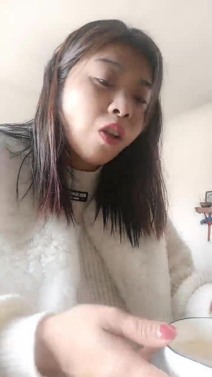 2022.2.13，【农村小夫妻】，坐标河北，家徒四壁，除了粉嫩的蝴蝶逼看来一无所有，跟老公做黄播赚钱，无套啪啪