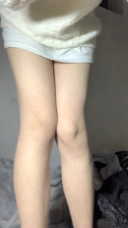 2022.2.14，【19岁女孩】，安徽农村大学生，寒假家中赚学费，青春胴体特写，鲍鱼娇嫩，点点淫液从两唇见汩汩流出