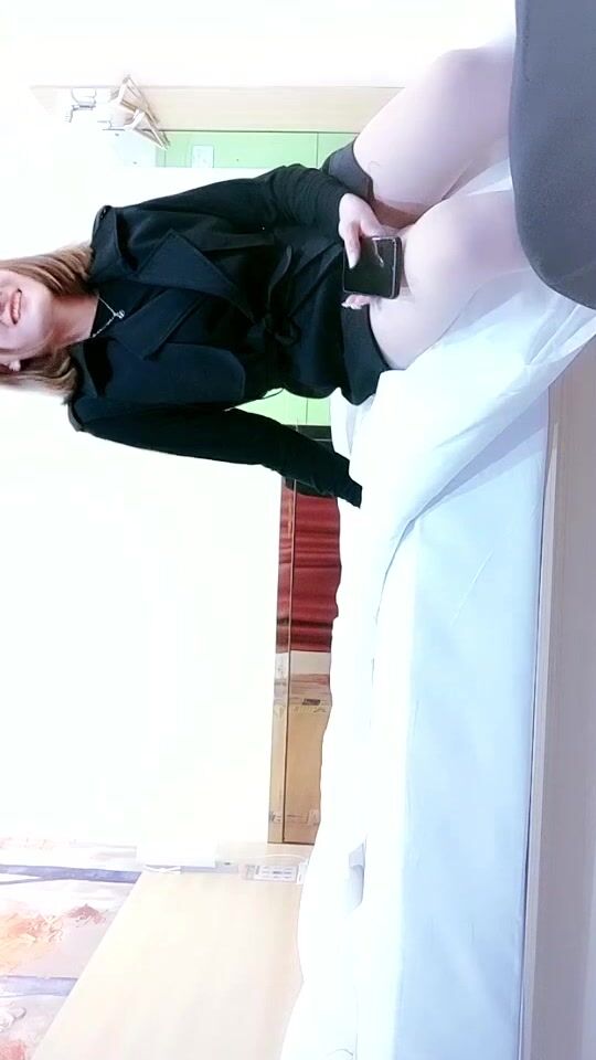 2022.2.15，【东京热不热探花】，新晋探花劲爆首场，26岁兼职瑜伽教练，身材一级棒，C罩杯，阴毛浓郁好欠干1