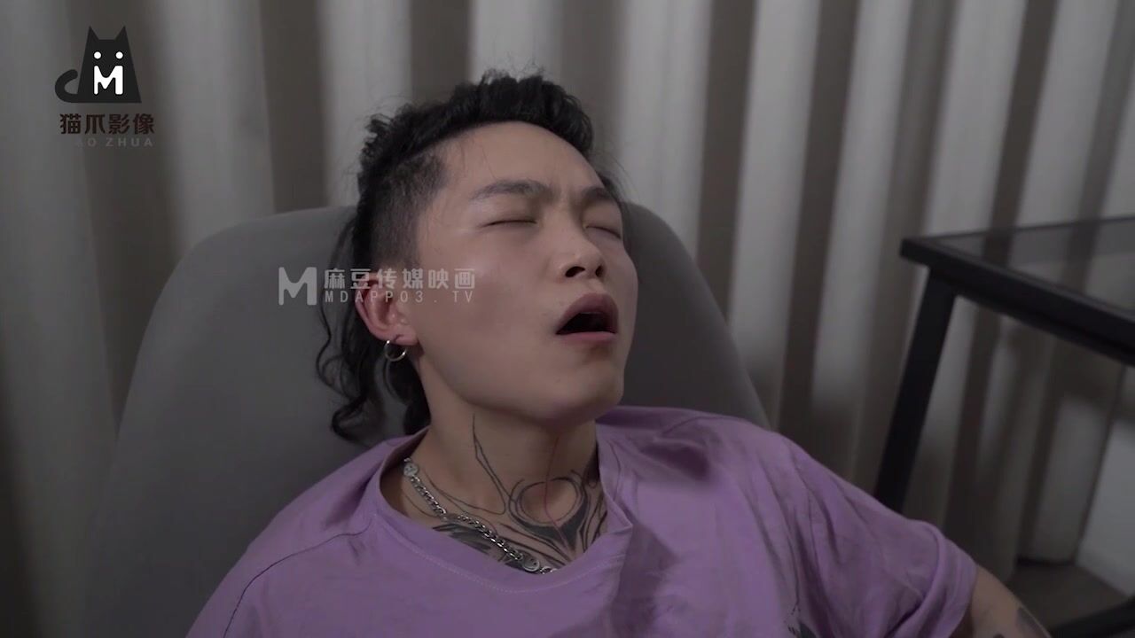 【国产AV荣耀 推荐】猫爪传媒最新剧情力作MMZ-044《女房客之性诱惑》爱恋女房客 肉体火热缠绵 高清720P原版