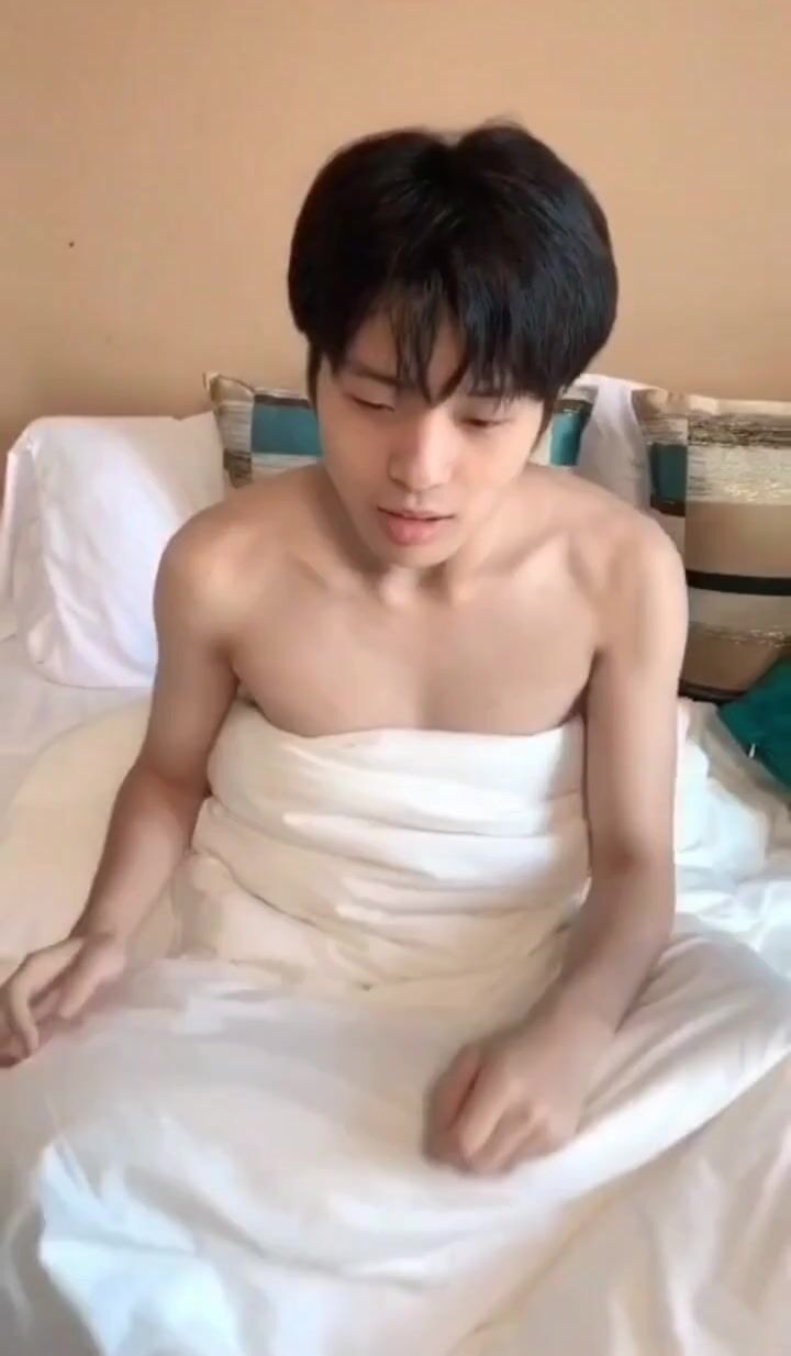 淫荡御姐扮母子：小明你睡了吗 ，小明怎么是你啊，你也喜欢我吗，让妈妈来爱你好吗