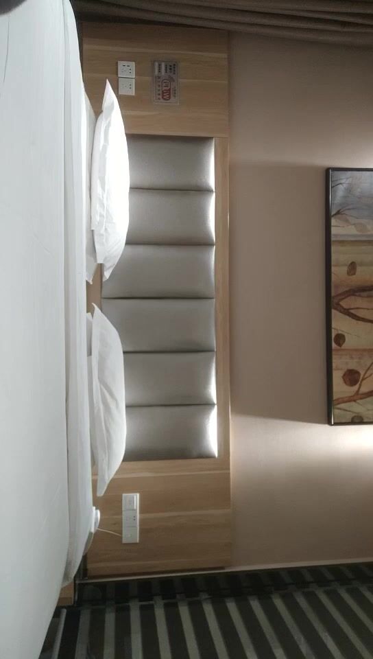 【新片速遞】2022.2.22，【换妻探花】，大神回归，今夜32岁护士，良家风情，肤白人骚胸大，干柴烈火对白精彩