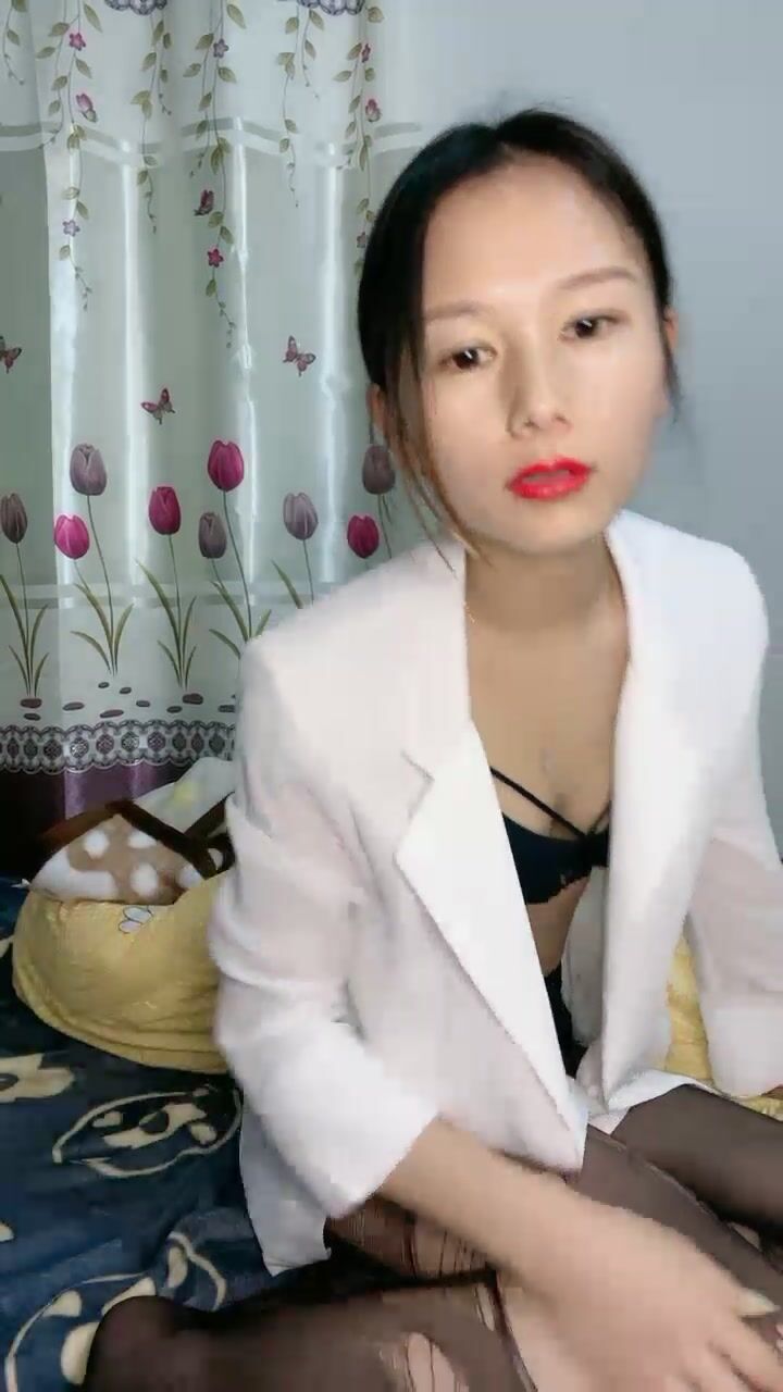 气质黑丝女神，和纹身链子哥男友无套后入啪啪，多个姿势口交吃屌对白刺激