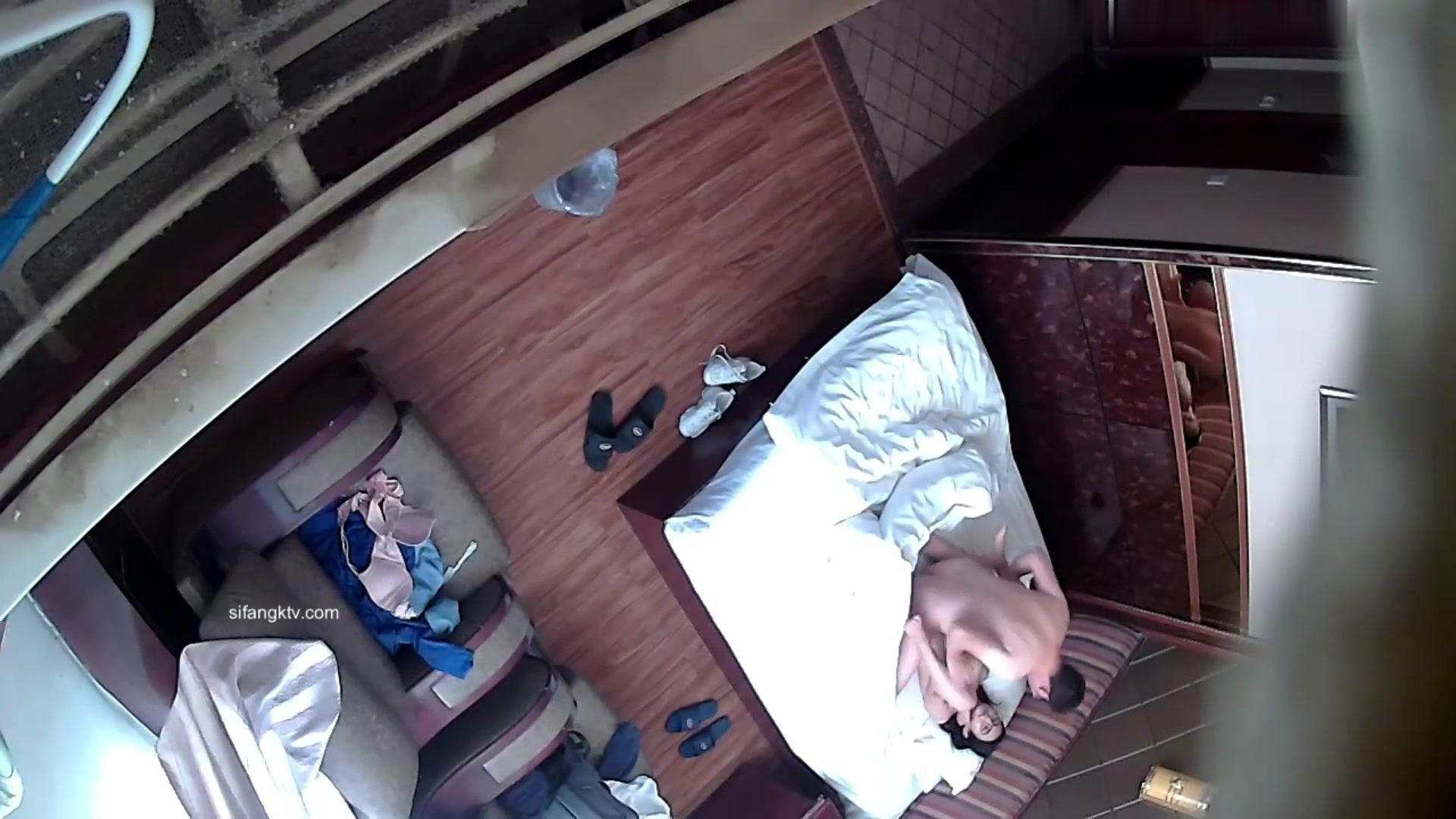 绝版360摄像头商务酒店独享台偷拍眼镜白领姐姐和男上司开房被潜深喉口爆被草到捂嘴巴让轻点