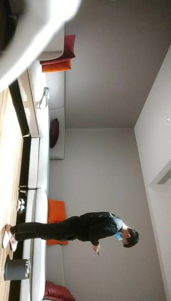 2022-3-3【小智寻欢】高质量美女，S型身材极品美腿，穿上黑丝跪地舔屌，口活非常棒，正入爆操娇喘呻吟嗲嗲的