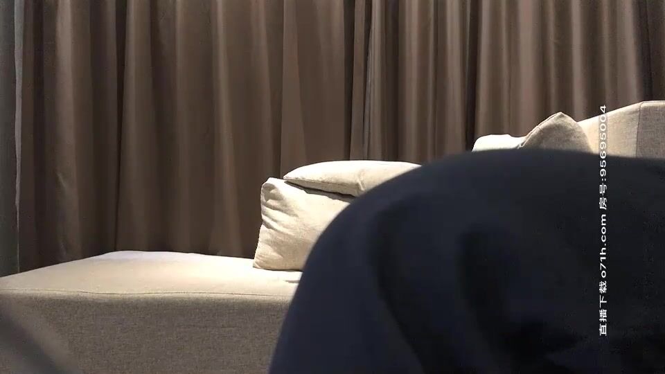 9分颜值美校花兼职女神，酒店激情操逼，扒掉内裤翘屁股掰穴，躺在身上揉捏奶子 ，骑乘打桩机爆操搞得 ，美女全身瘫软