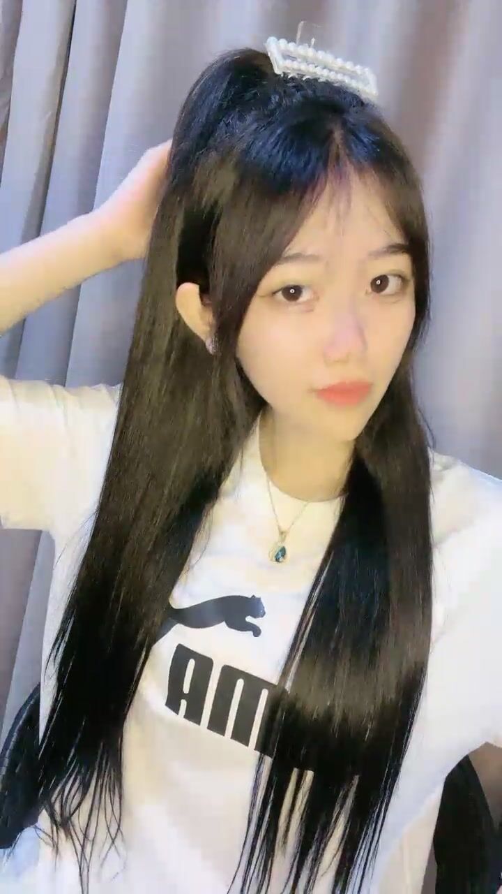 清纯颜值美女大学生的魅惑，全程露脸妩媚性感撩人，脱光了衣服诱惑狼友