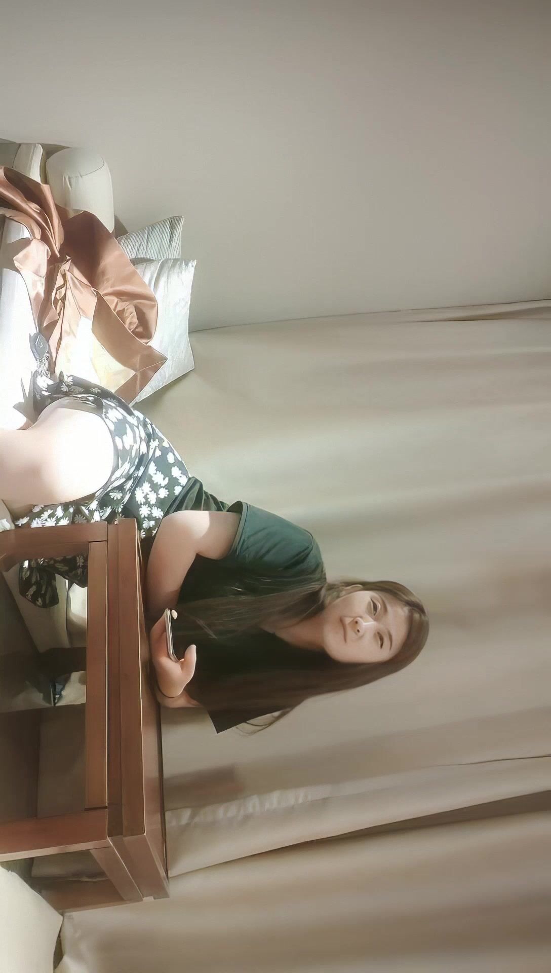 【AI高清2K修复】2021.6.9，【呗哥探花】，良家气息浓郁的小少妇，一把扯开内裤抠穴，白嫩听话，后入水声潺潺