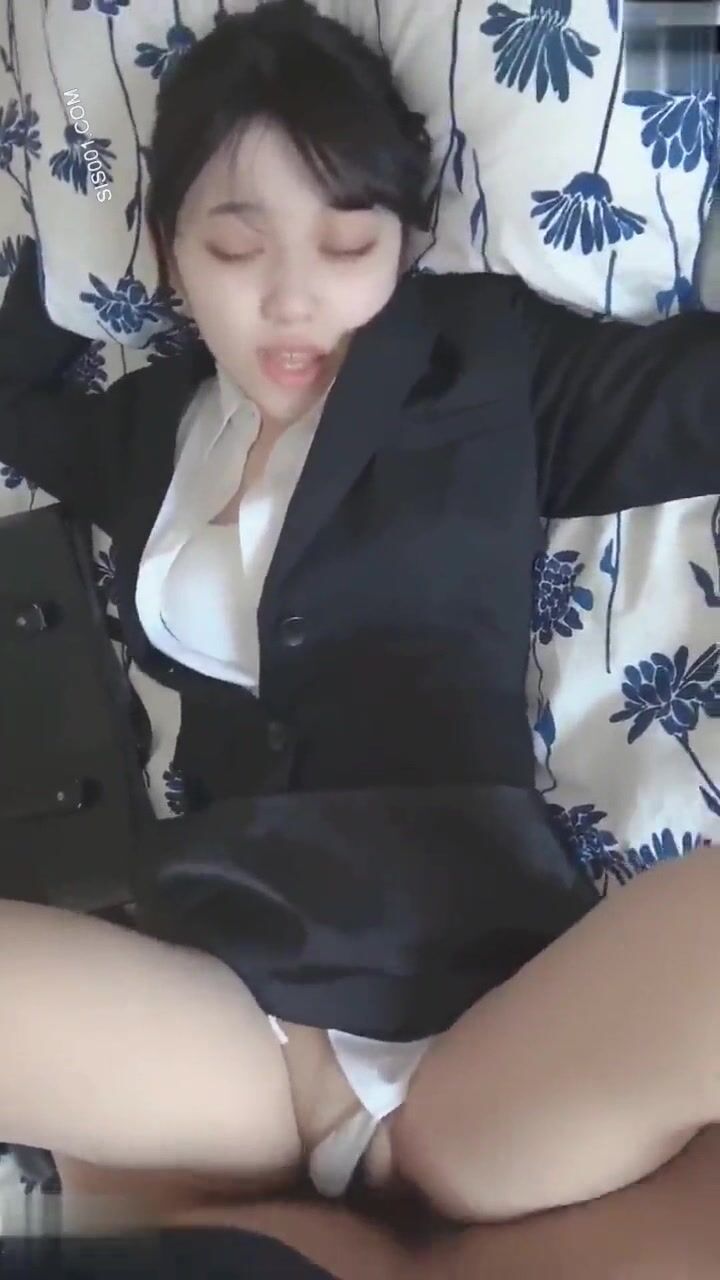 制服美眉_为了业绩_让客户潜规则_很害羞衣服都没脱就开操