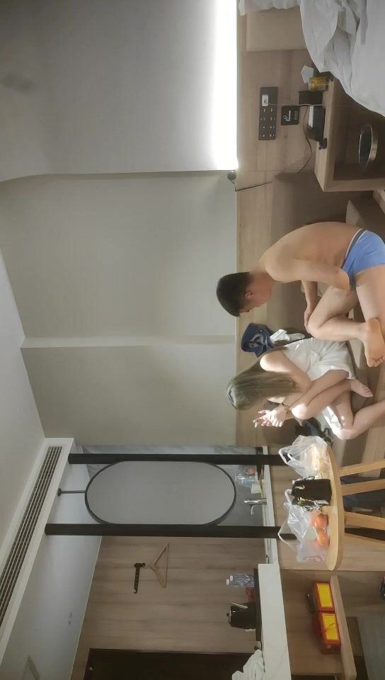 2022-3-10【小狐狸操良家】肉感大奶骚熟女，洗完澡吃点水果再开操 ，镜头前吸吮舔屌 ，揉着大奶子 ，正入抽插猛操