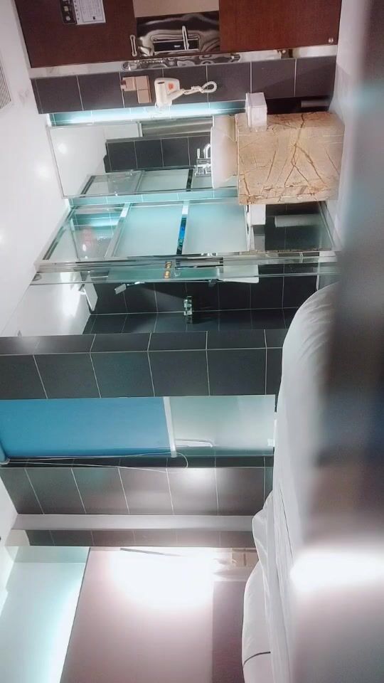 2022.3.11，【强子神探】，1500约湖南小姐姐，蜜桃臀白皙诱人，光头哥操逼一把好手，娇喘呻吟连绵