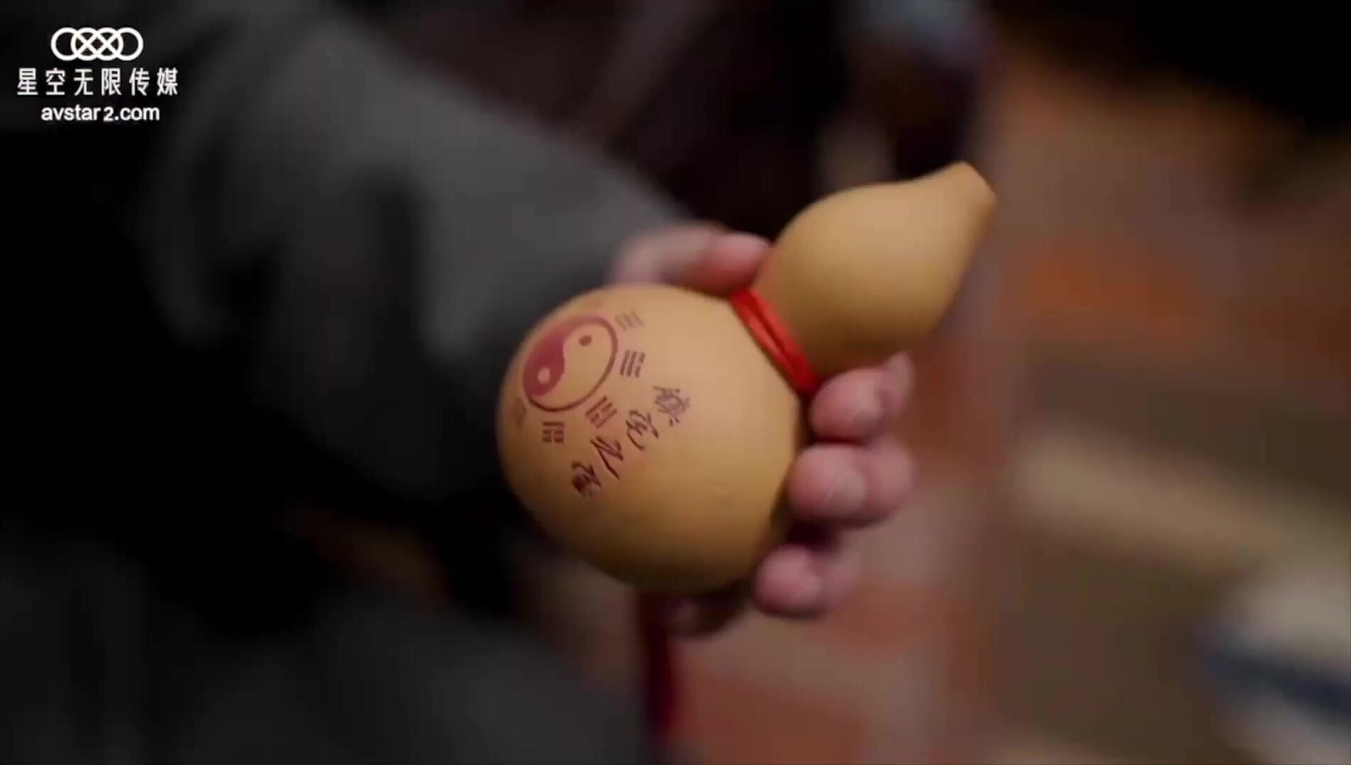 【AI巨星性体验】人工智能 让女神下海不是梦之诸葛钢铁『宋铁』迷人的旗袍 背叛组织被惩罚当众做爱 高清1080P版