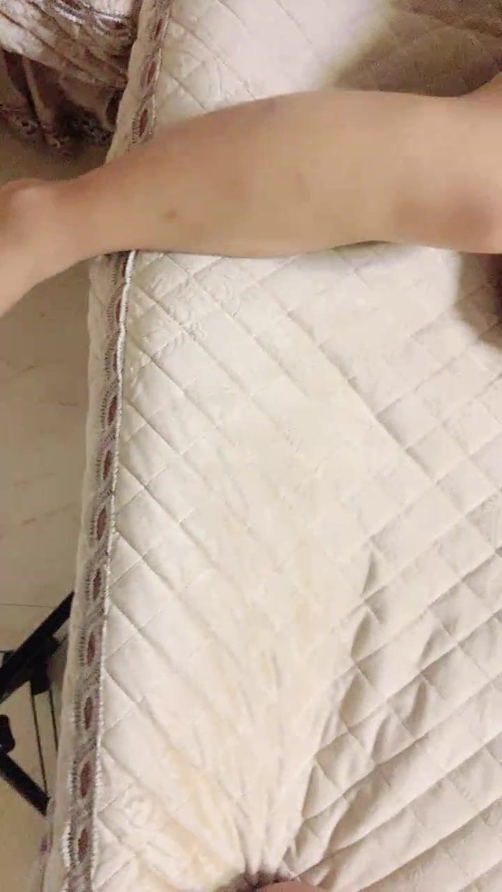 【新片速遞】2022.3.12，【江苏周扬青】，D罩杯，23岁小姐姐，家中跟老公激情一刻，专属骚逼粉嫩，淫液喷涌