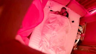 情趣酒店胸前纹身社会哥，带漂亮小女友操逼，进来就脱掉衣服，肉丝足交拍小视频 ，69姿势互舔，大屁股骑乘，老哥射的有点快