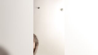 2022.3.18，【撸点极高】顶级女神来袭，九分超高颜值19岁，明星级别颜值，道具插逼淫水横流美极了