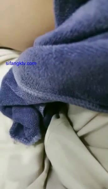 SPA养生馆，少妇刺激泻火场，白皙光滑翘臀美腿少妇，全程嗯嗯嗯的小声叫 主动摸哥哥裤裆，外表蹭蹭插进去 啊的一声大叫