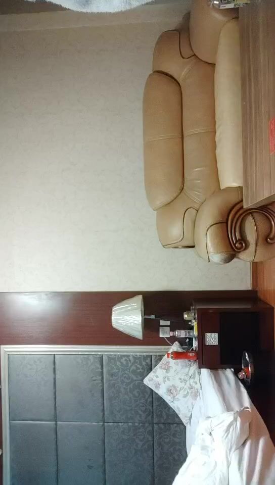 2022.3.23，【冒险王探探】，极品良家，馒头逼一线天，泡良大神爱不释手，遇见名器又舔又抠，一对大车灯