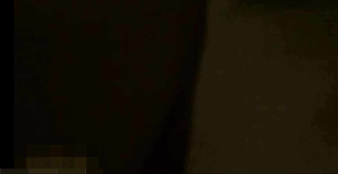 丝袜美腿小骚货 足交打炮，长得很文静的样子，但是骚起来也是没谁了，最喜欢搞3P了 叫上两个炮友一起来操她 前后夹击