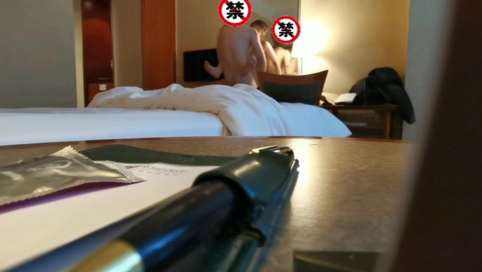 极品身材爆奶白领骚货 背着男友被我当越野车开 人前人模狗样 床上淫水泛滥 高清1080P原版无水印