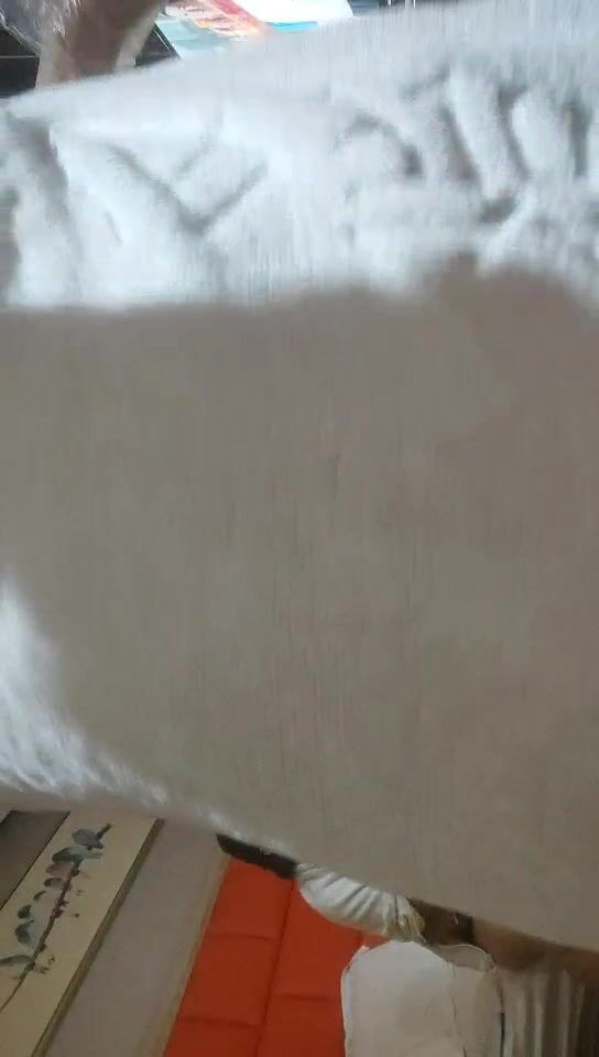 【無水印原版---新片速遞】2022.3.29，【小钢炮寻花】，刚下水的少妇，仙丹加持，颇有几分姿色，吃完鸡翅接着干