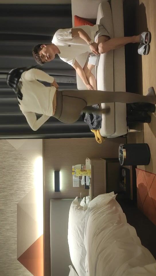 2022-3-30【胖子工作室】 大圈高端奥迪女 ，跪着吸吮舔屌 ，怼着骚穴持续输出 ，搞得妹子受不了 ，要退钱走