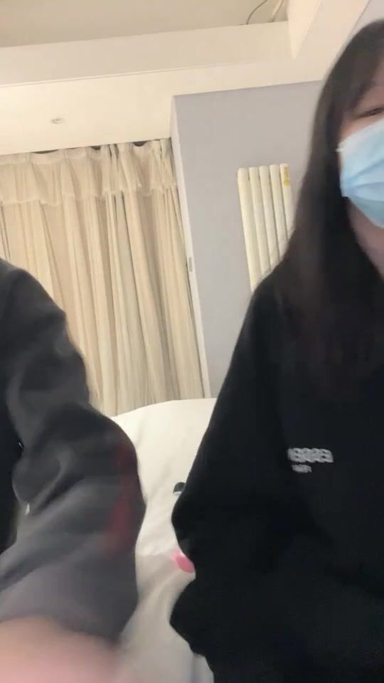 【無水印原版---新片速遞】2022.4.1【狗子探花】，21岁大学生，下海赚快钱，D罩杯美乳，坚挺白嫩，后入特写菊花