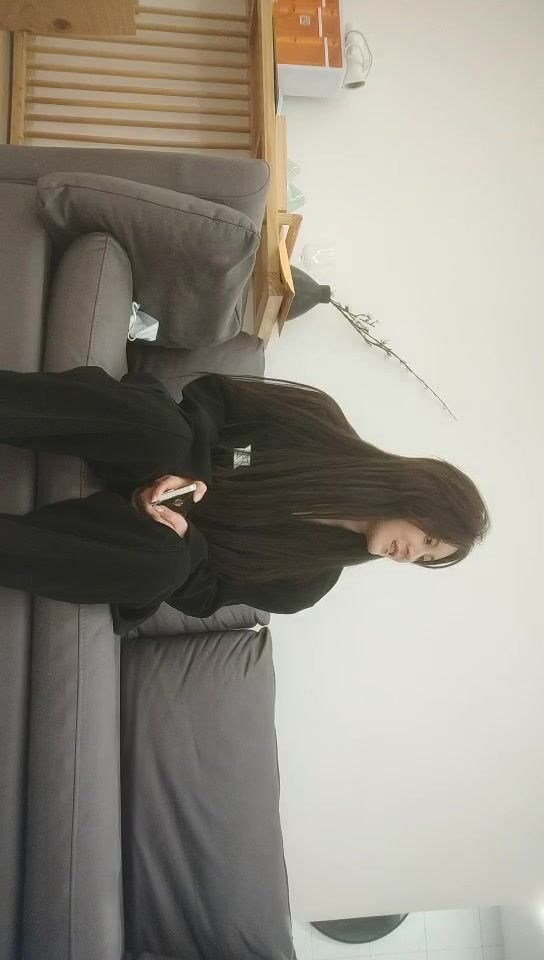 【無水印--新片速遞】2022.4.6，【哥现在只是个传说】，小秋上场，00后大圈美女，神似迪丽热巴，秀发凌乱