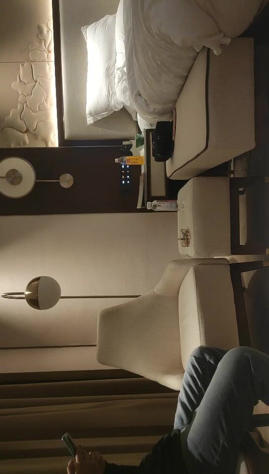 2022-4-7【挣钱买奥迪水泥】大圈高端，166CM网红女神，43KG苗条身材，性感包臀裙，仙丹加持激情爆操