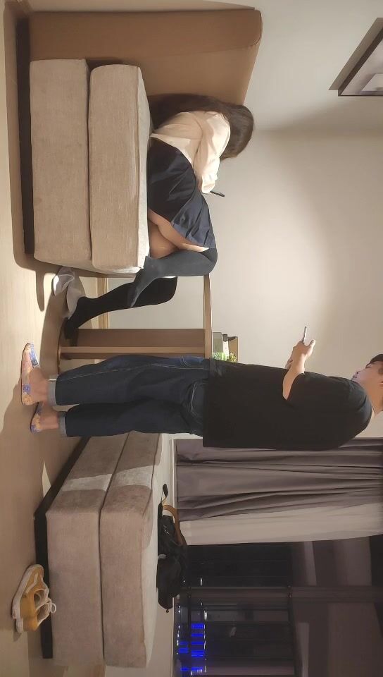 【無水印原版---新片速遞】2022.4.12，【人生无常大肠包小肠】，玩法升级，极品骚货，听话随意玩，5K镜头