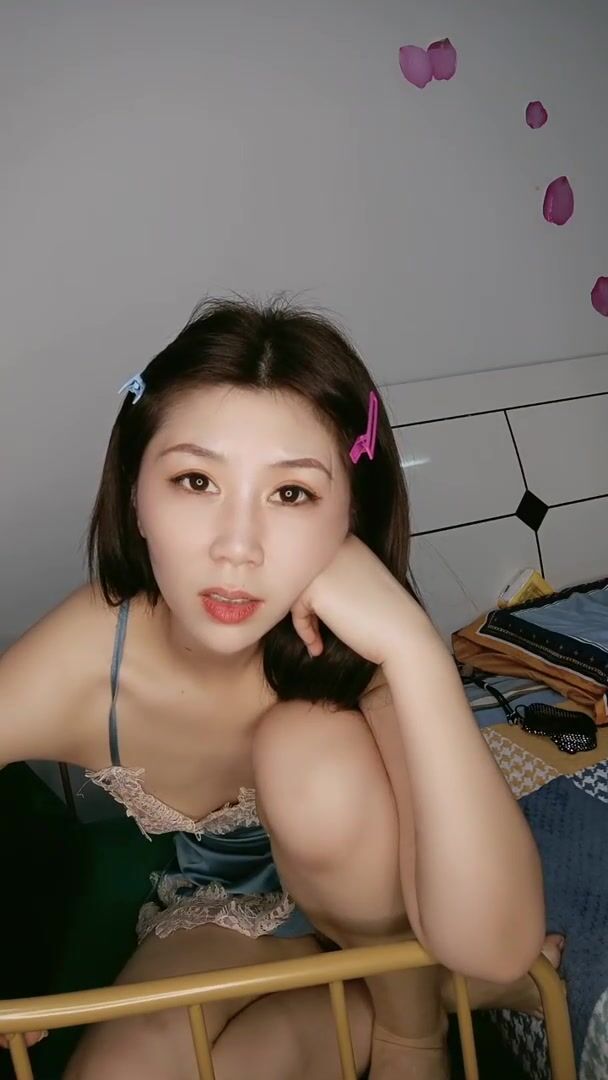 35瑜伽少妇-和老王的故事 ：姐姐已经结婚八个孩子了，被老王吃奶吃得花心荡漾