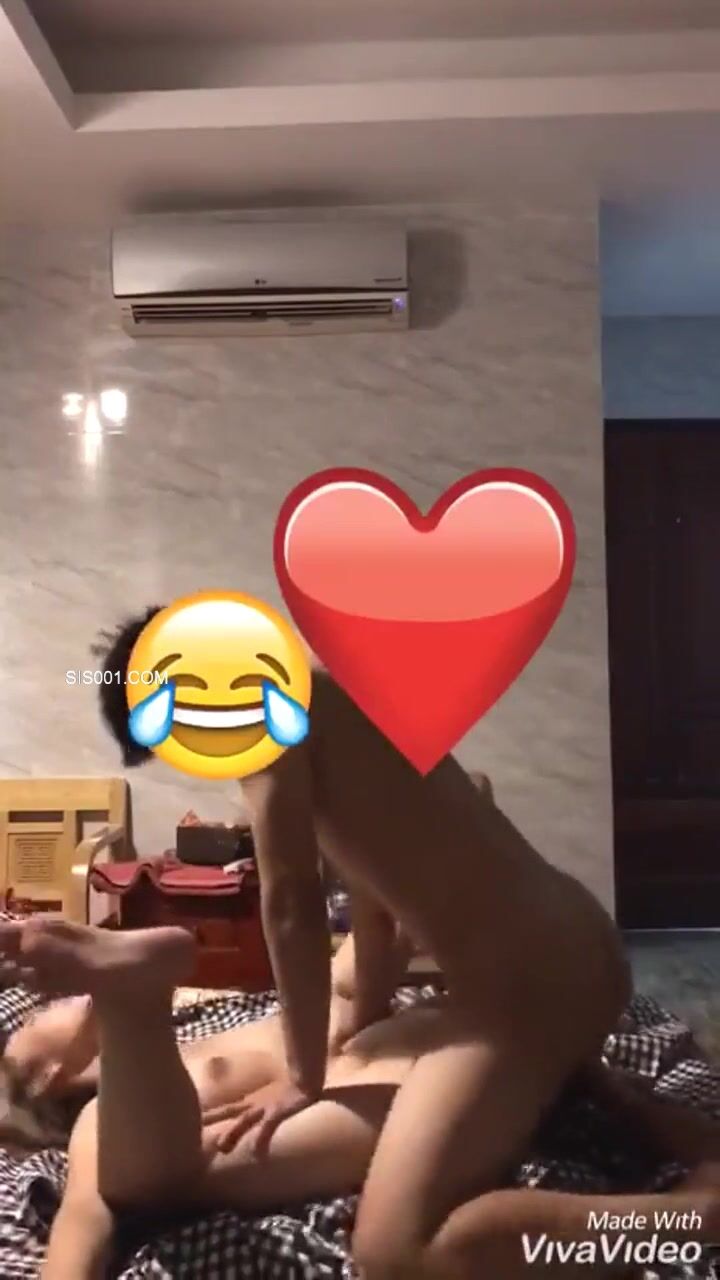 小女友 小伙子可以啊 挺厉害的 在无毛鲍鱼上蹭爽了再操 这速度杠杠的 操的妹子高潮迭起 小奶子哗啦哗啦