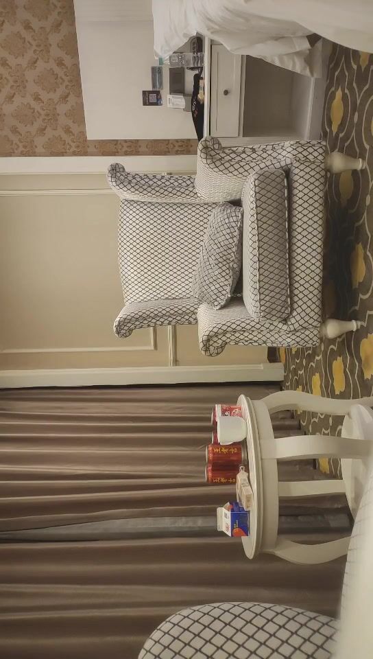 【無水印--新片速遞】2022.4.15，【人生无常大肠包小肠】，8万粉丝的抖音小网红，下海兼职，御姐范颠鸾倒凤