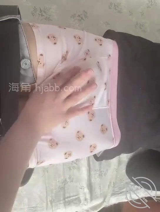 去见炮友前，先帮哥哥爱抚一下大肉屌，免得他寂寞多疑2