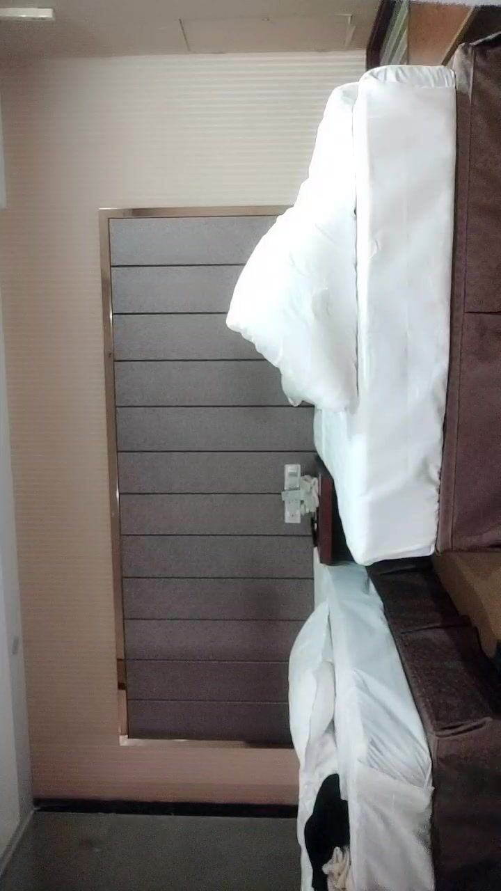 2022-4-17【黑白双探】韵味十足骚女，乳交舔屌服务周到，扛起双腿就是操，大屁股上位骑坐，激情猛操浪叫