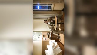 2022-4-19【乔先生寻花高端茶】新晋老哥约操御姐，洗完澡直接开操，骑乘打桩机，搞得爽了浪叫不断