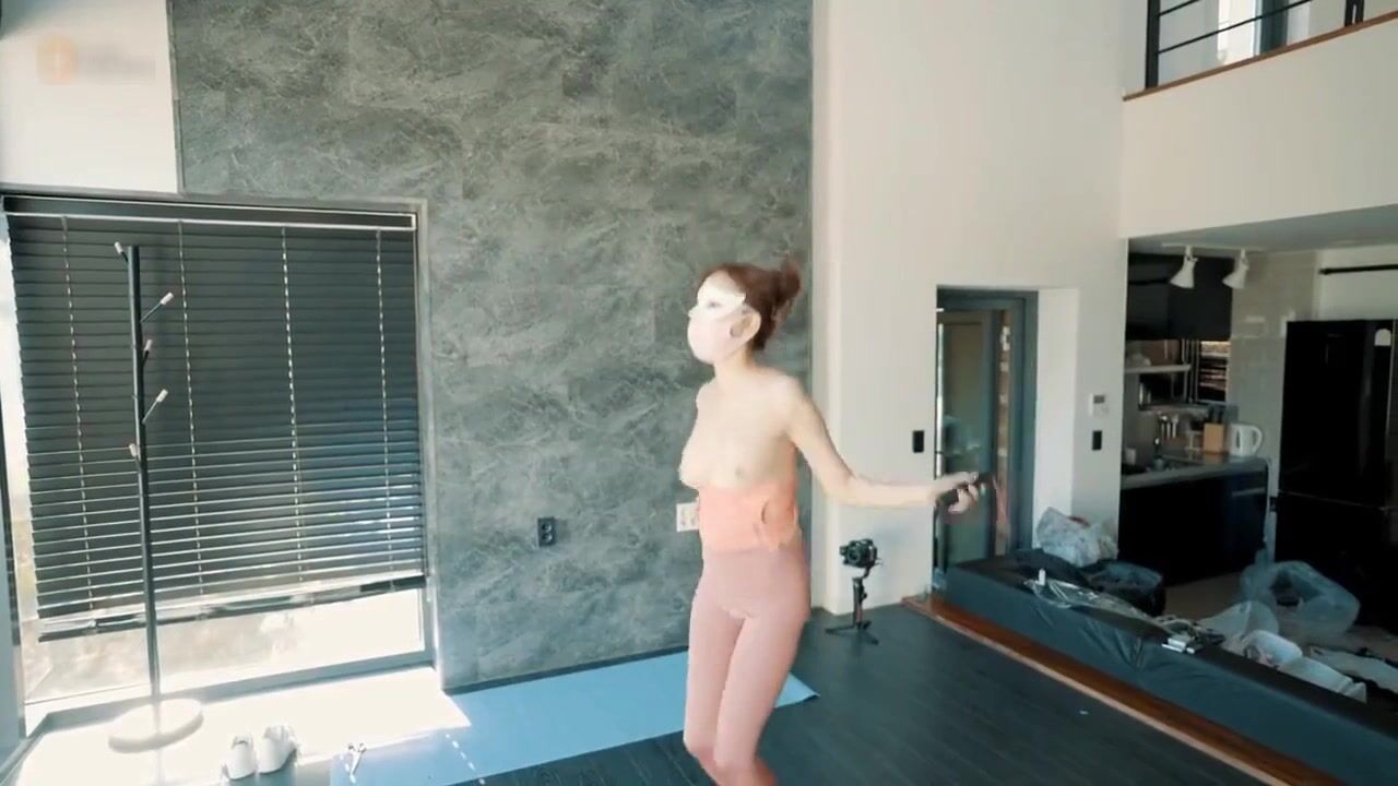 爱运动的少妇健身性感 身材真好 大奶子 无毛肥鲍鱼 运动之前为啥要先开档呢