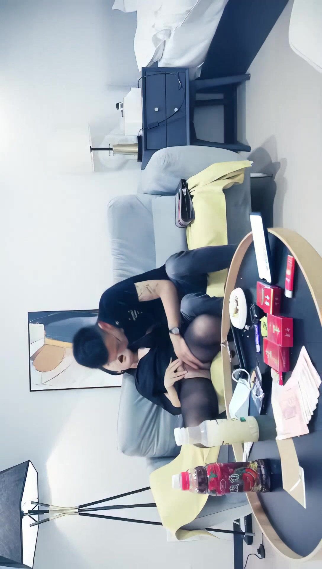 【無水印--超清新片速遞】2021.6.18，【三太子探花】，精神小伙干极品美少妇，黑丝白臀，抠穴不止