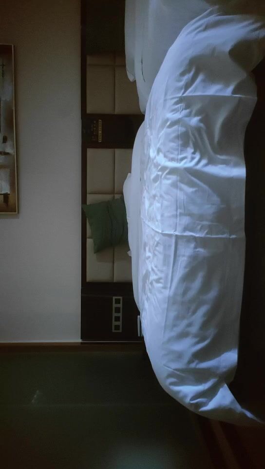 【無水印原版---新片速遞】2022.4.25，【人民勤务员】，2000约较小00后，一对C罩杯美乳坚挺，玲珑有致乖巧