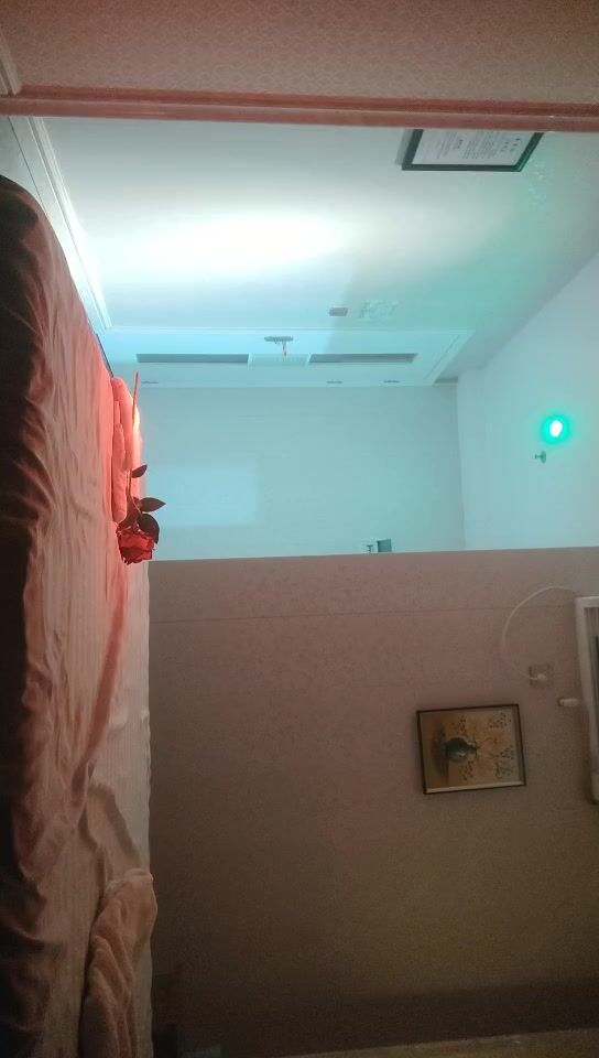 2022-4-23【小马寻欢】攻略女技师，性感包臀裙美腿，骑在身上按摩，舔屌毒龙钻，69姿势扣穴口爆