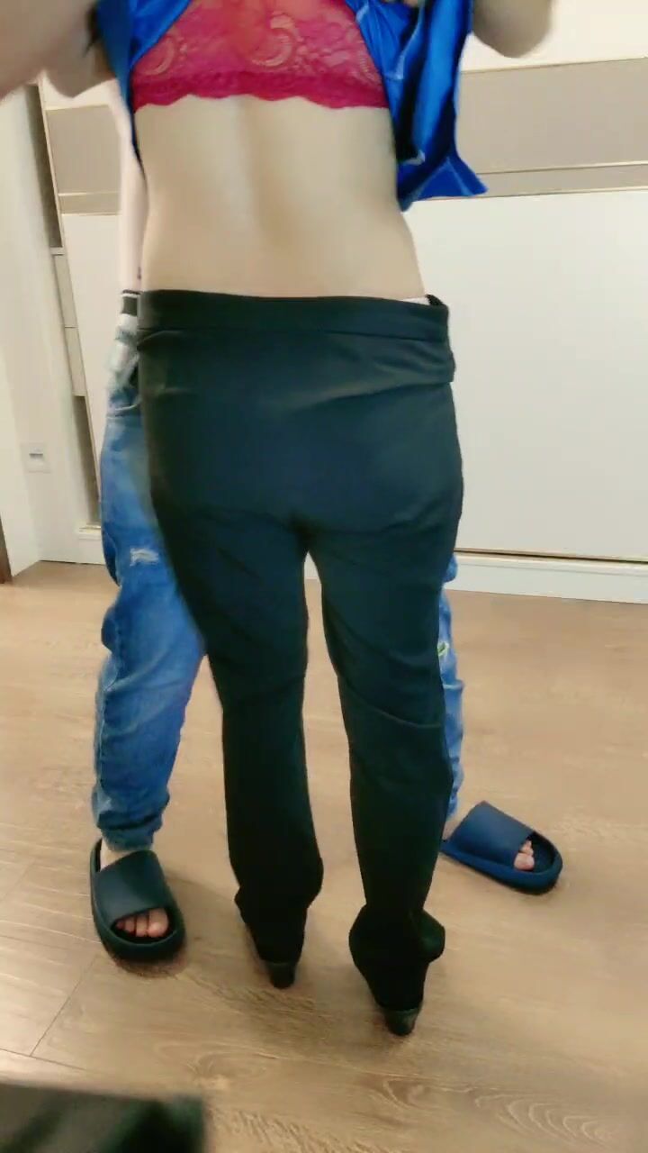 勾搭良家  嘴皮牛人软磨泡硬操上保洁阿姨 真的不行~我害怕我老公知道 摸出水都被肏爽了 哇好硬嗯~用力