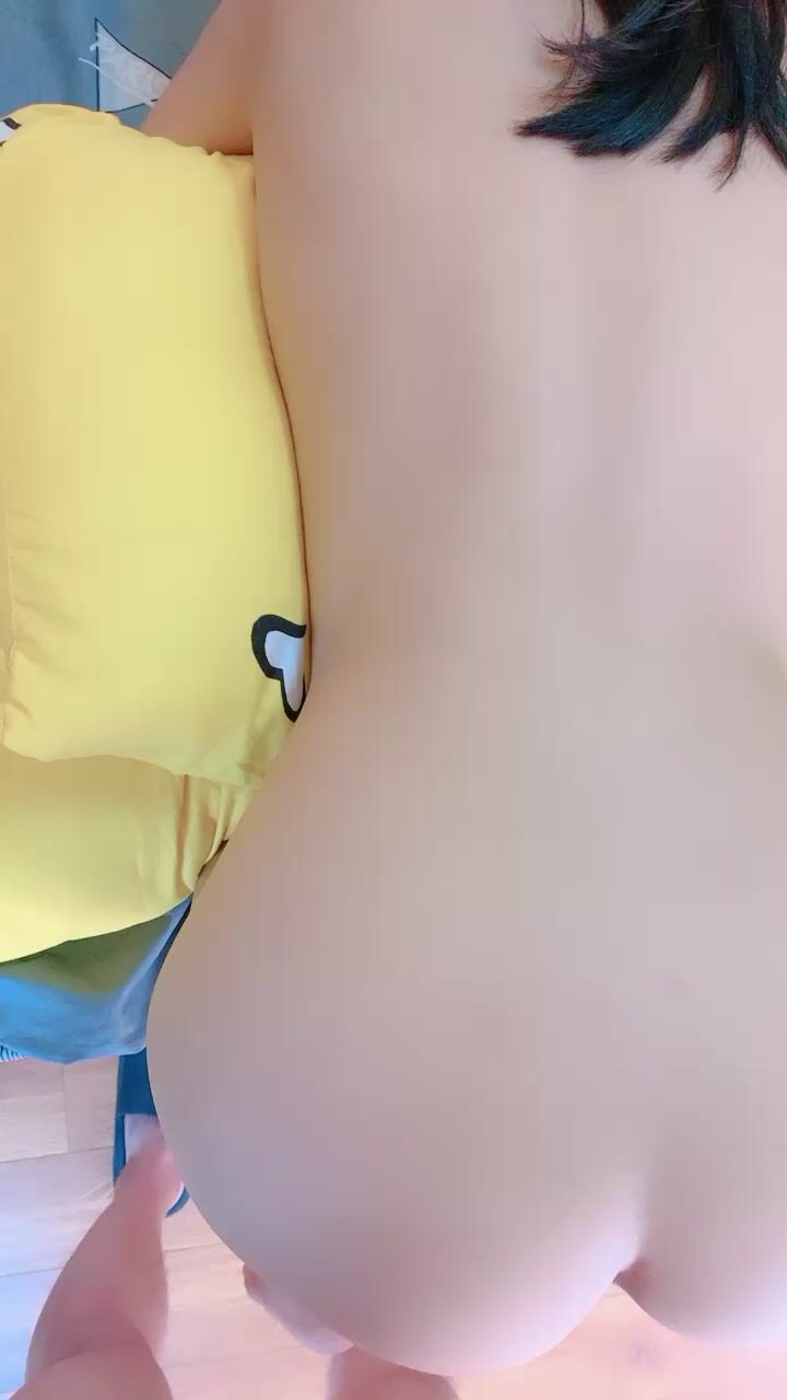 妖艳装扮女主播完美露脸啪啪，深喉包皮男后入蜜桃臀无套蒙草表情销魂