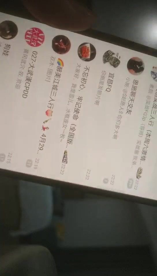 2022-4-27【换妻极品探花】新人约小夫妻4P，交换互操直接开始