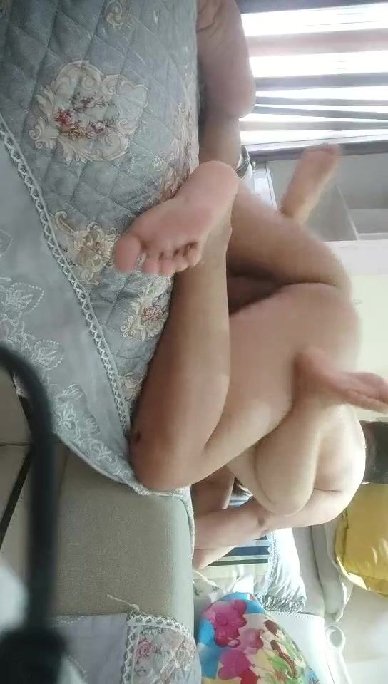 眼镜美眉女上位啪啪 我妈妈回来了 那我也要惩罚你 脱了衣服身材这么好还这么骚