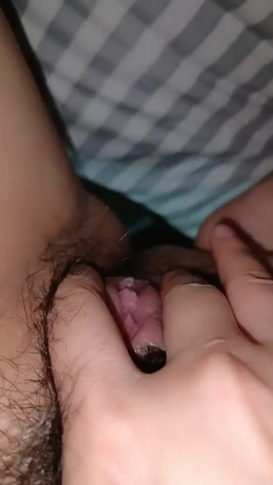 新片速递《姐弟乱伦》疫情严重姐夫在广东打工无法回家姐姐性饥渴只好勾引家中青春期弟弟啪啪满足性欲