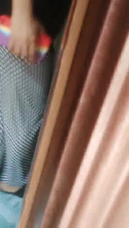 【無水印原版--新片速遞】2022.4.27【持有无套内射执照】，街头几十个妹子，现场偷拍，黑衣嫩妹一线天站着操2